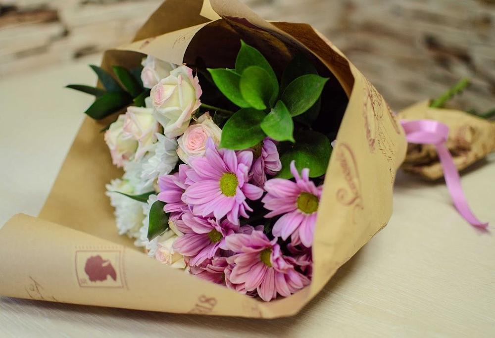 Букет цветов из: Розы и Хризантемы в Цветковский