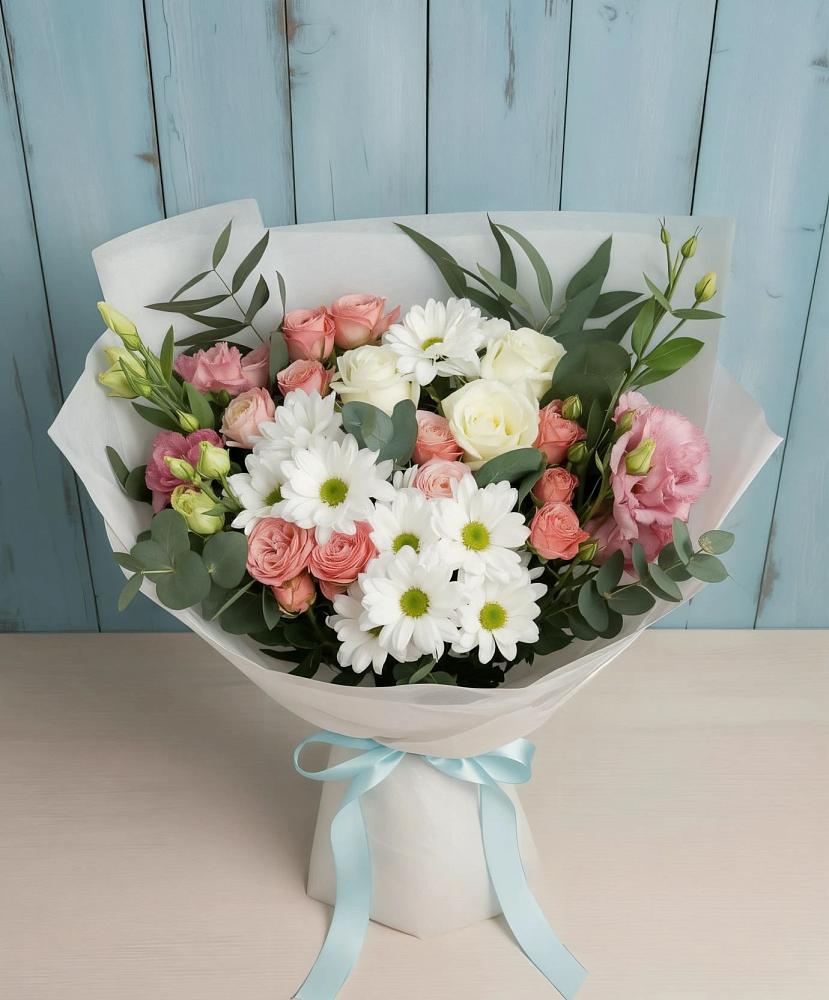 Букет цветов из: Розы, Лизиантусы и Хризантемы в Цветковский