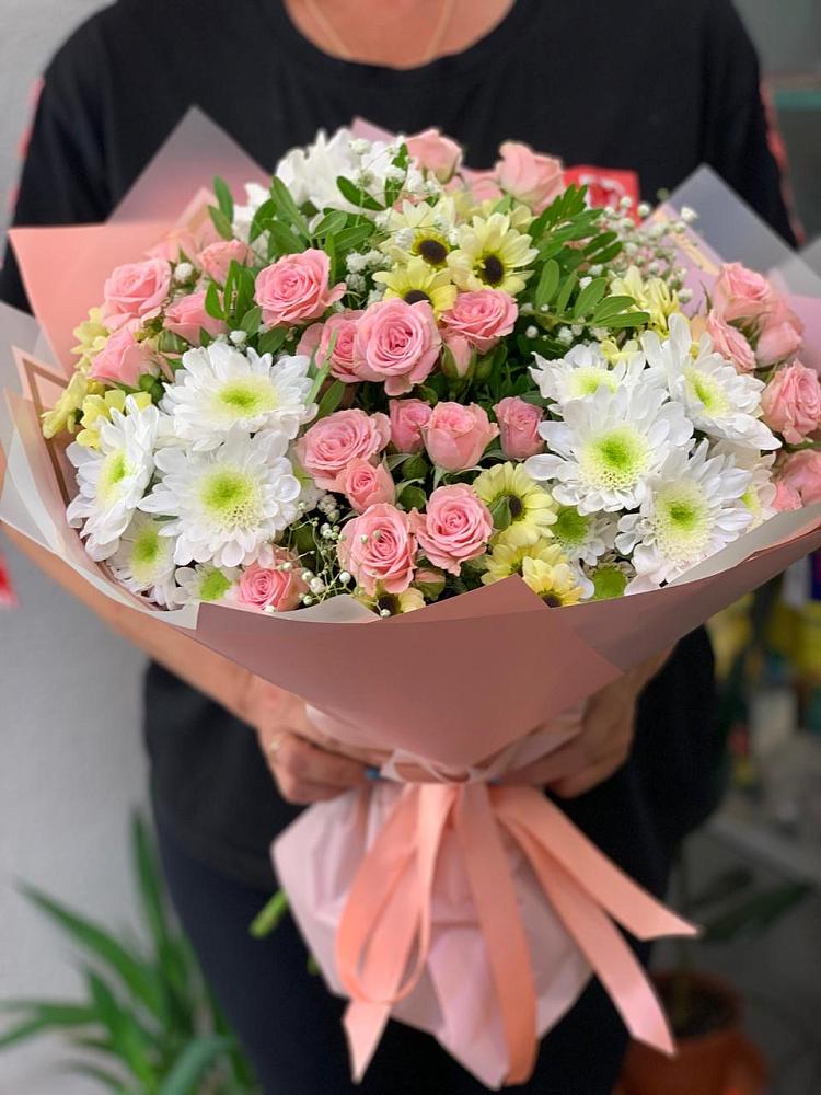 Букет цветов из: Розы и Хризантемы в Цветковский