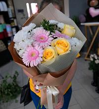 Букет цветов из:  Герберы, Розы и Хризантемы в Цветковский