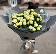 Букет Белые кустовые розы Солинеро в Цветковский