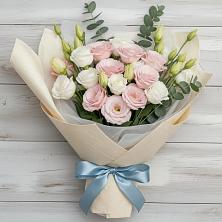 Букет цветов из:  Лизиантусы в Цветковский