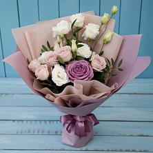 Букет цветов из:  Розы и Лизиантусы в Цветковский