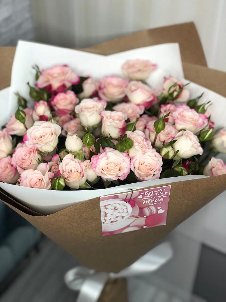 Букет цветов из: Розы в Цветковский