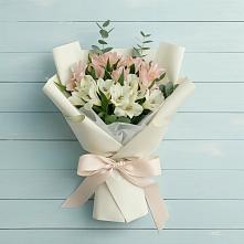 Букет цветов из:  Альстромерии в Цветковский