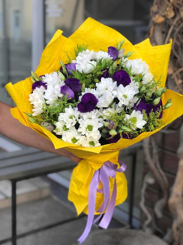 Букет цветов из: Ирисы, Хризантемы и Ромашки в Цветковский