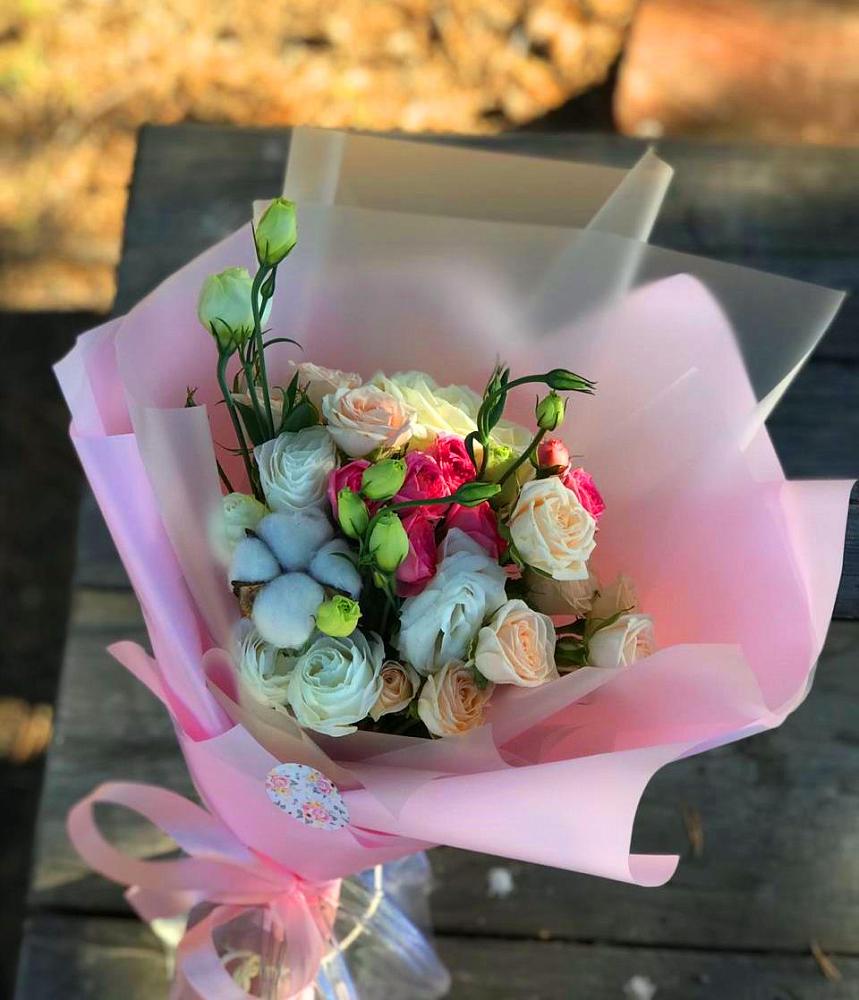 Букет цветов из: Розы и Лизиантусы в Цветковский