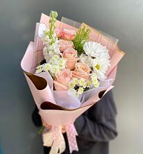 Букет цветов из:  Хризантемы и Розы в Цветковский