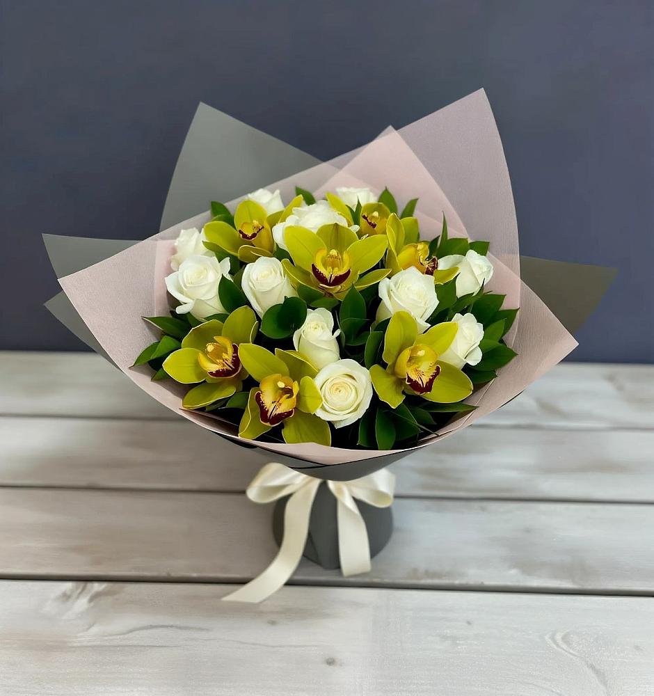 Букет цветов из: Орхидеи и Розы в Цветковский