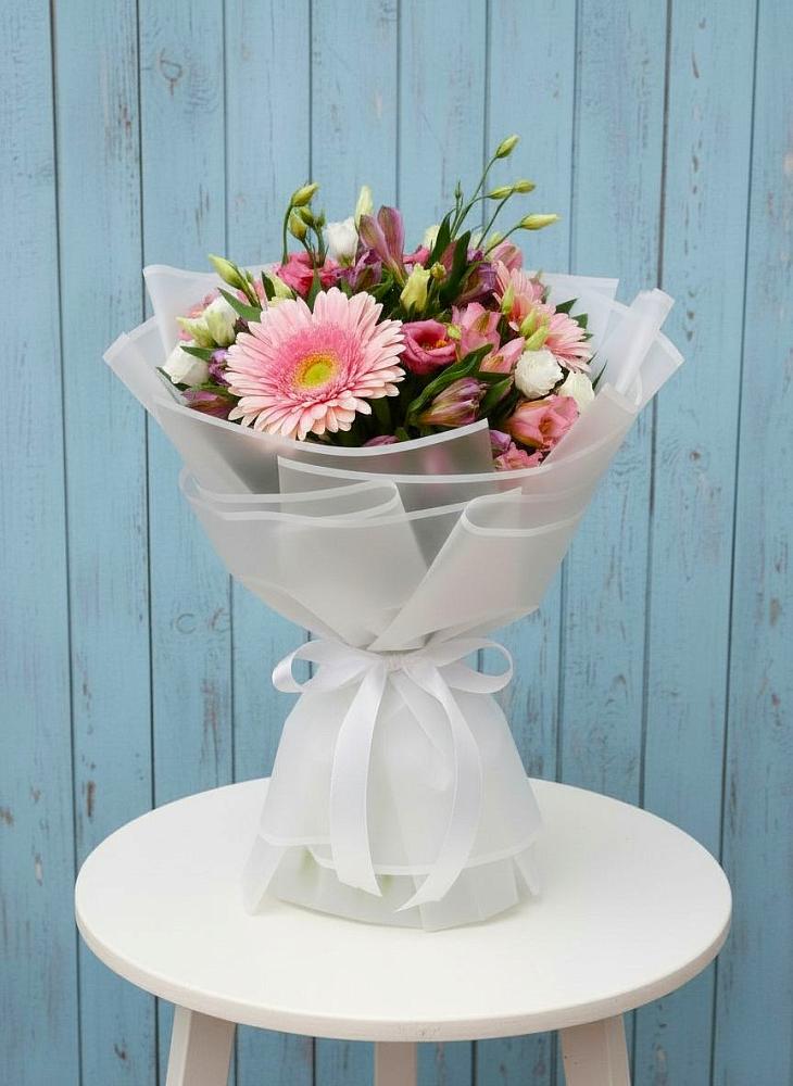 Букет цветов из: Герберы, Альстромерии и Лизиантусы в Цветковский