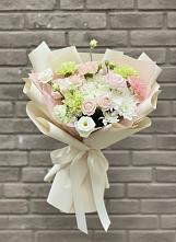Букет цветов из:  Гвоздики, Розы, Лизиантусы и Хризантемы в Цветковский