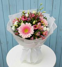 Букет цветов из:  Герберы, Альстромерии и Лизиантусы в Цветковский