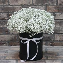 Цветочная композиция из Гипсофила в шляпной коробке в Цветковский