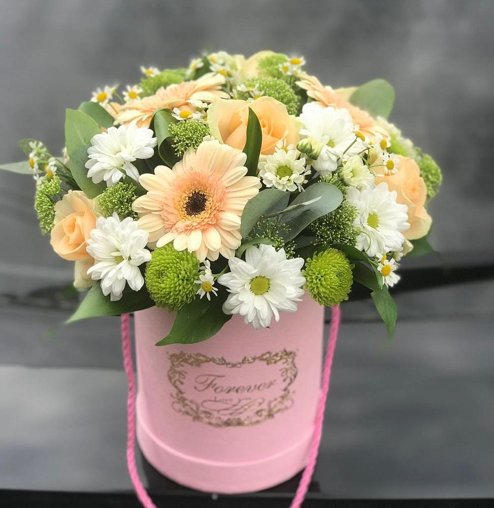 Цветочная композиция из Розы, Герберы и Хризантемы в шляпной коробке в Цветковский