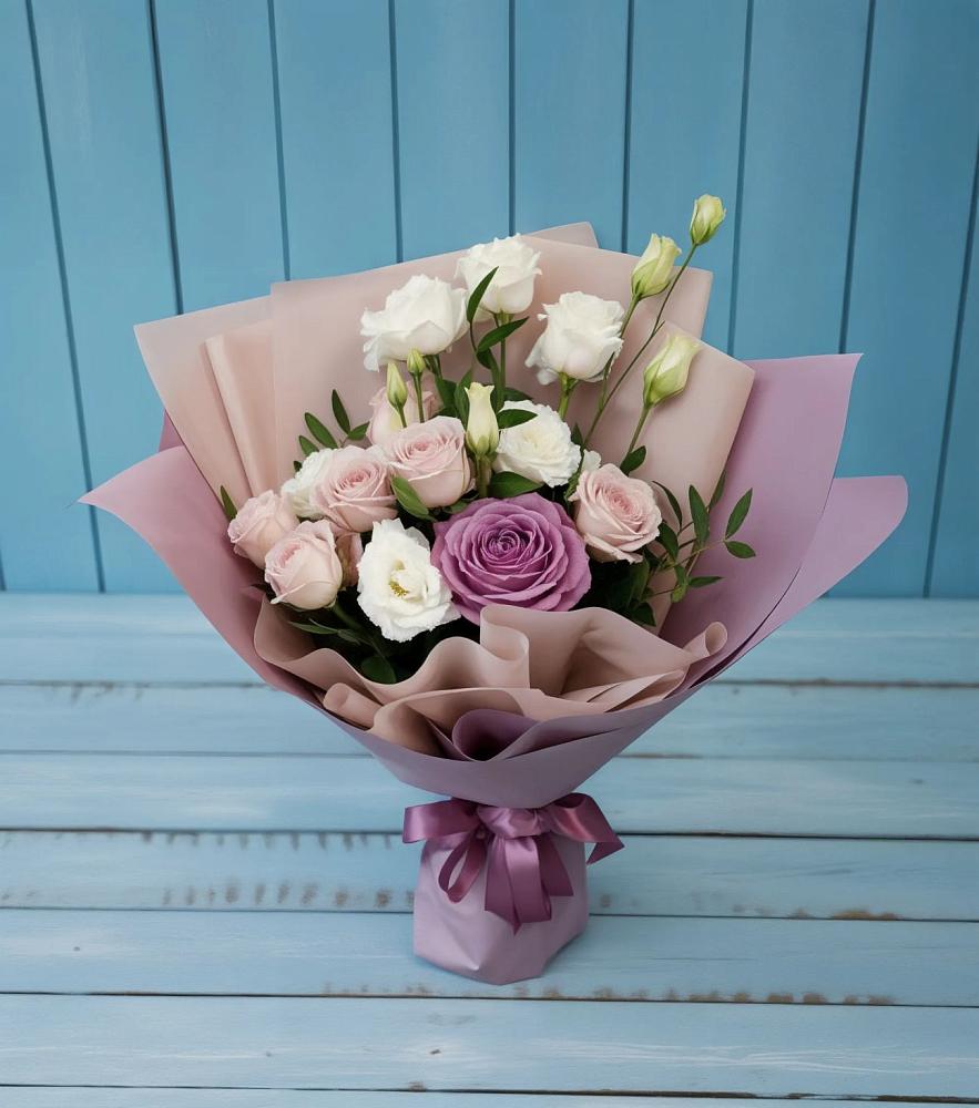 Букет цветов из: Розы и Лизиантусы в Цветковский