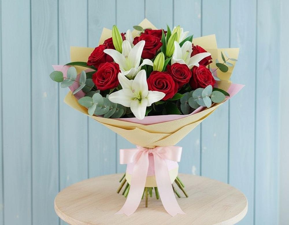 Букет цветов из: Лилии и Розы в Цветковский